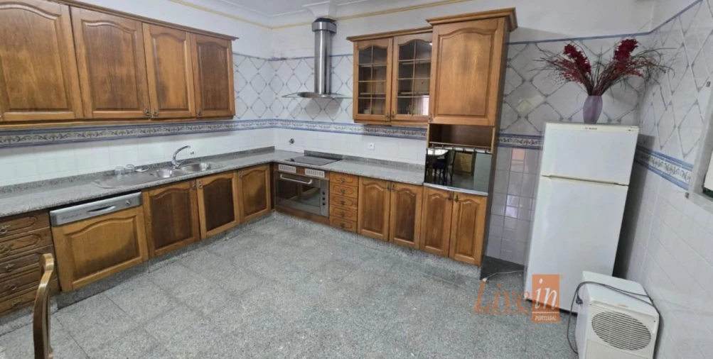 Prédio para Venda em Camarate, Unhos e Apelação Foto 2