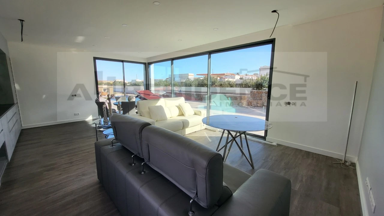Moradia T3 para Venda em Albufeira e Olhos de Água Foto 1