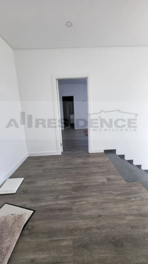 Moradia T3 para Venda em Albufeira e Olhos de Água