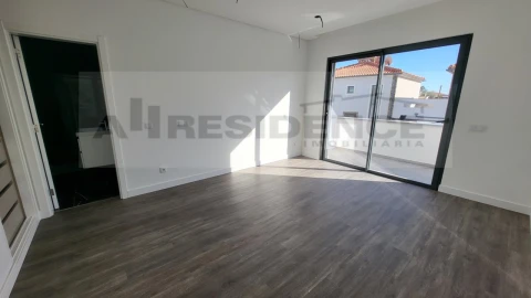Moradia T3 para Venda em Albufeira e Olhos de Água