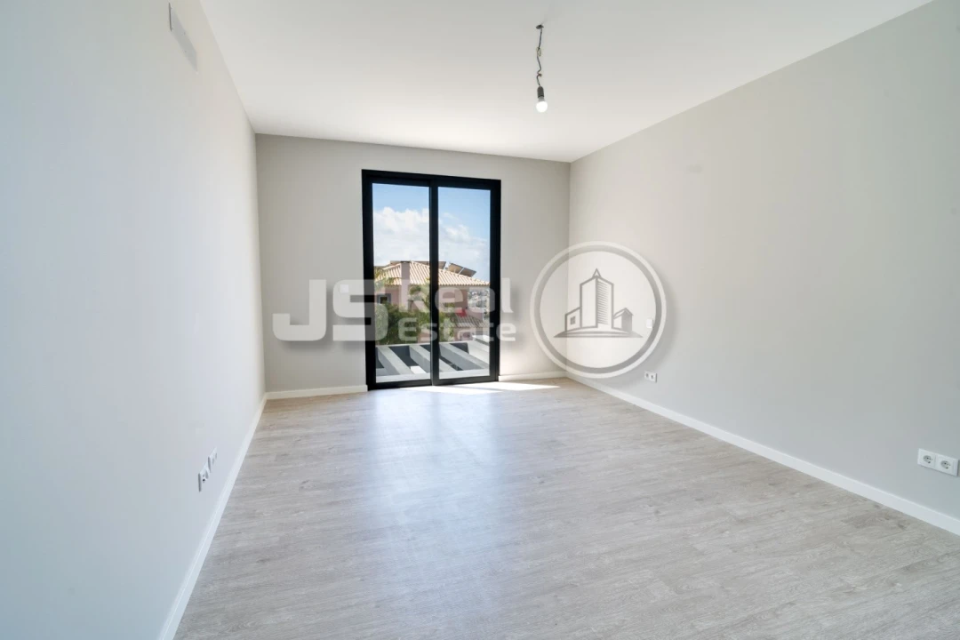 Moradia T3 para Venda em São Roque Foto 19