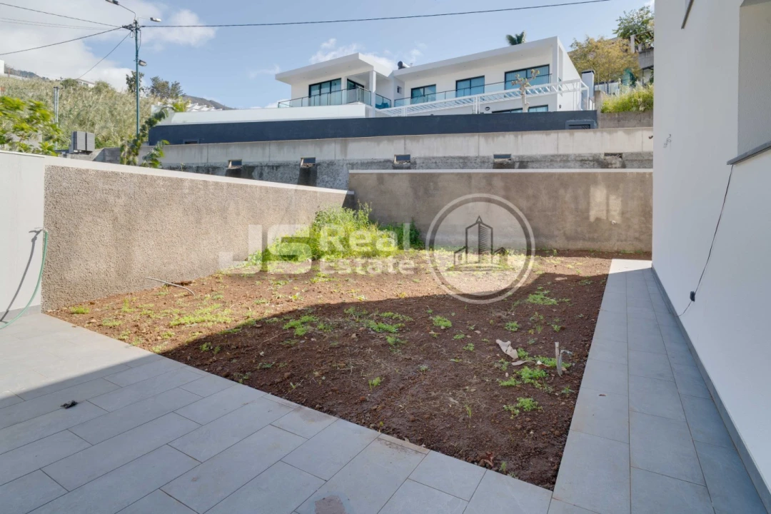 Moradia T3 para Venda em São Roque Foto 30