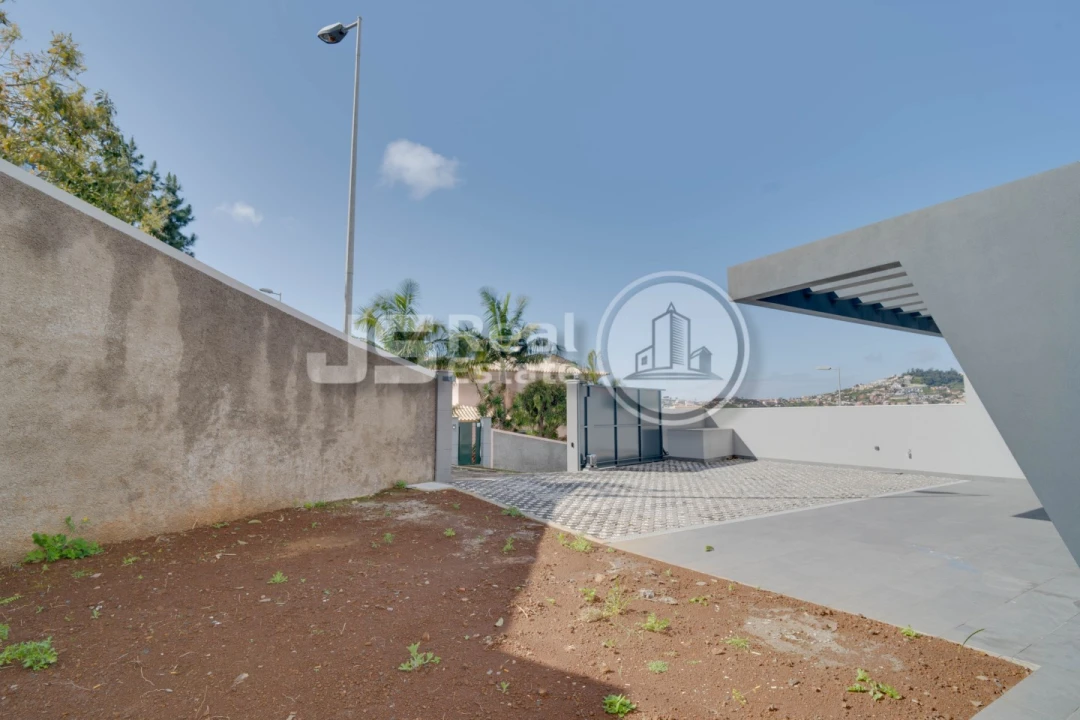 Moradia T3 para Venda em São Roque Foto 29