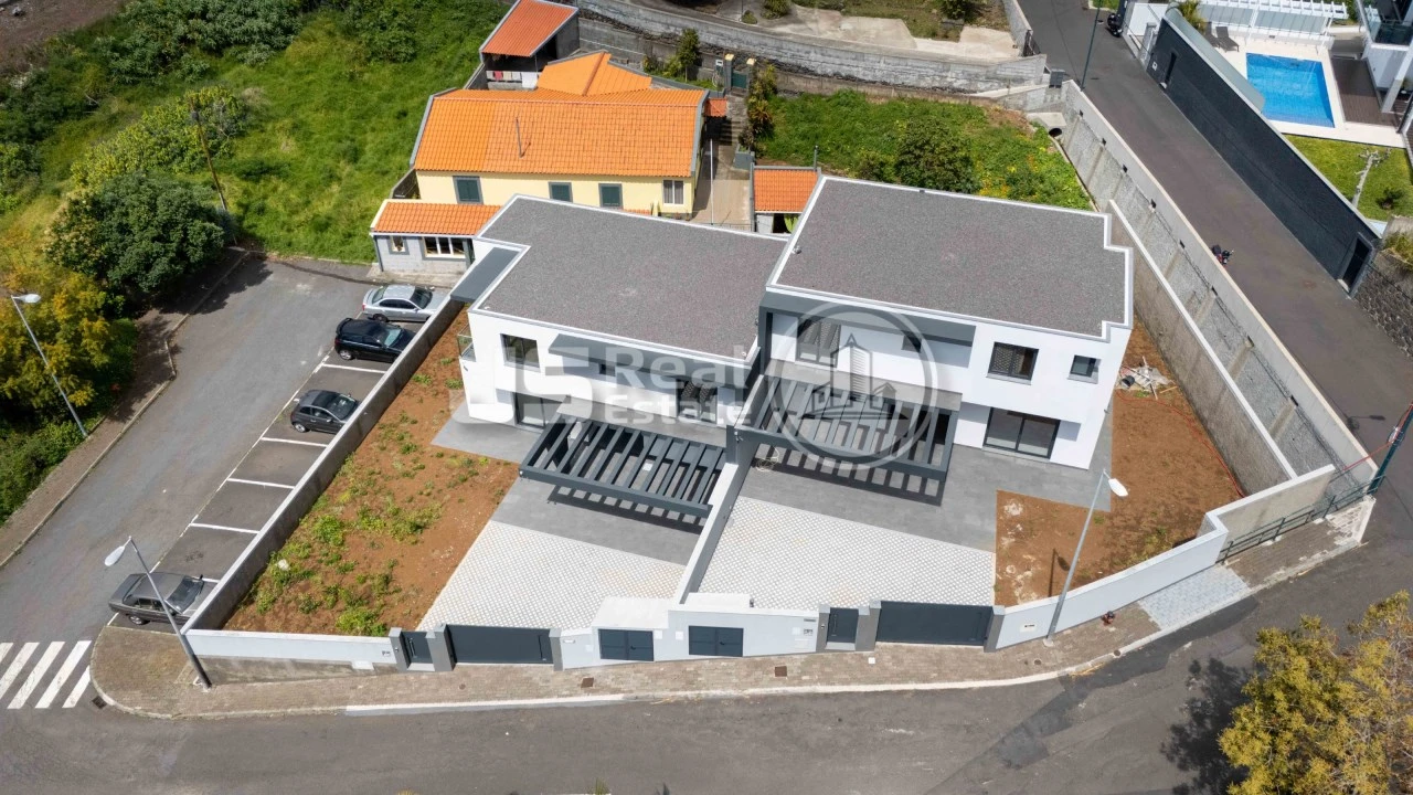 Moradia T3 para Venda em São Roque Foto 36