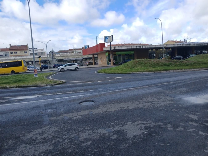 Garagem para Arrendamento em Algueirão-Mem Martins Foto 1