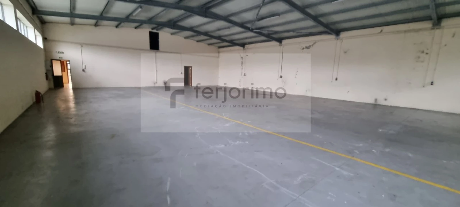 Armazém para Venda em Fermentões Foto 3