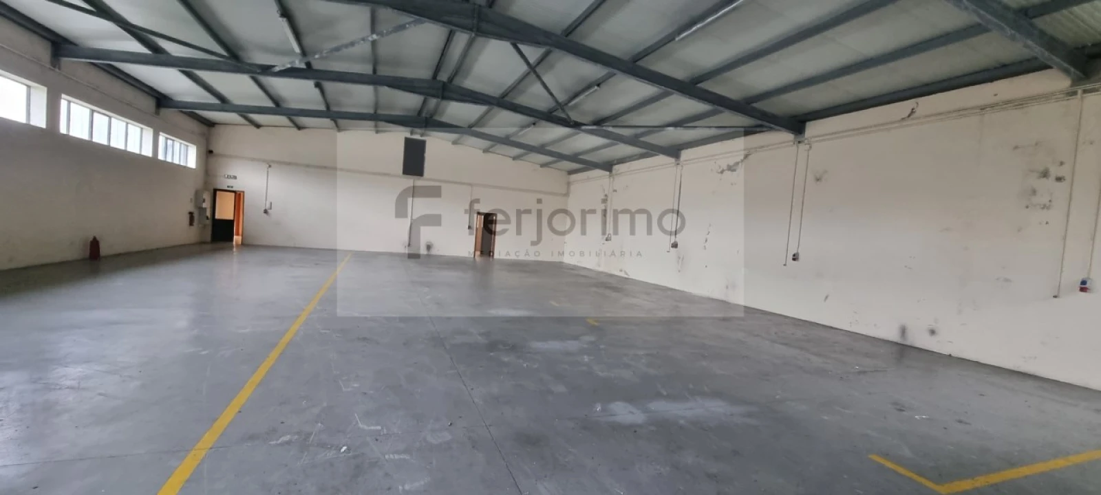 Armazém para Venda em Fermentões Foto 4