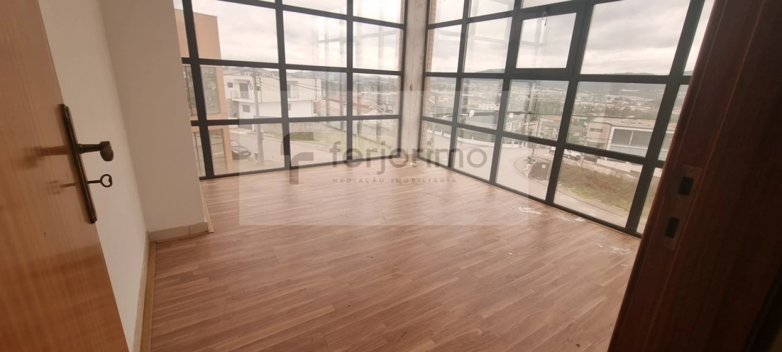 Armazém para Venda em Fermentões Foto 5