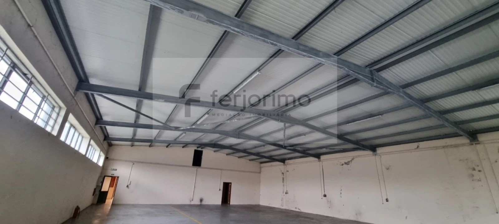 Armazém para Venda em Fermentões Foto 6