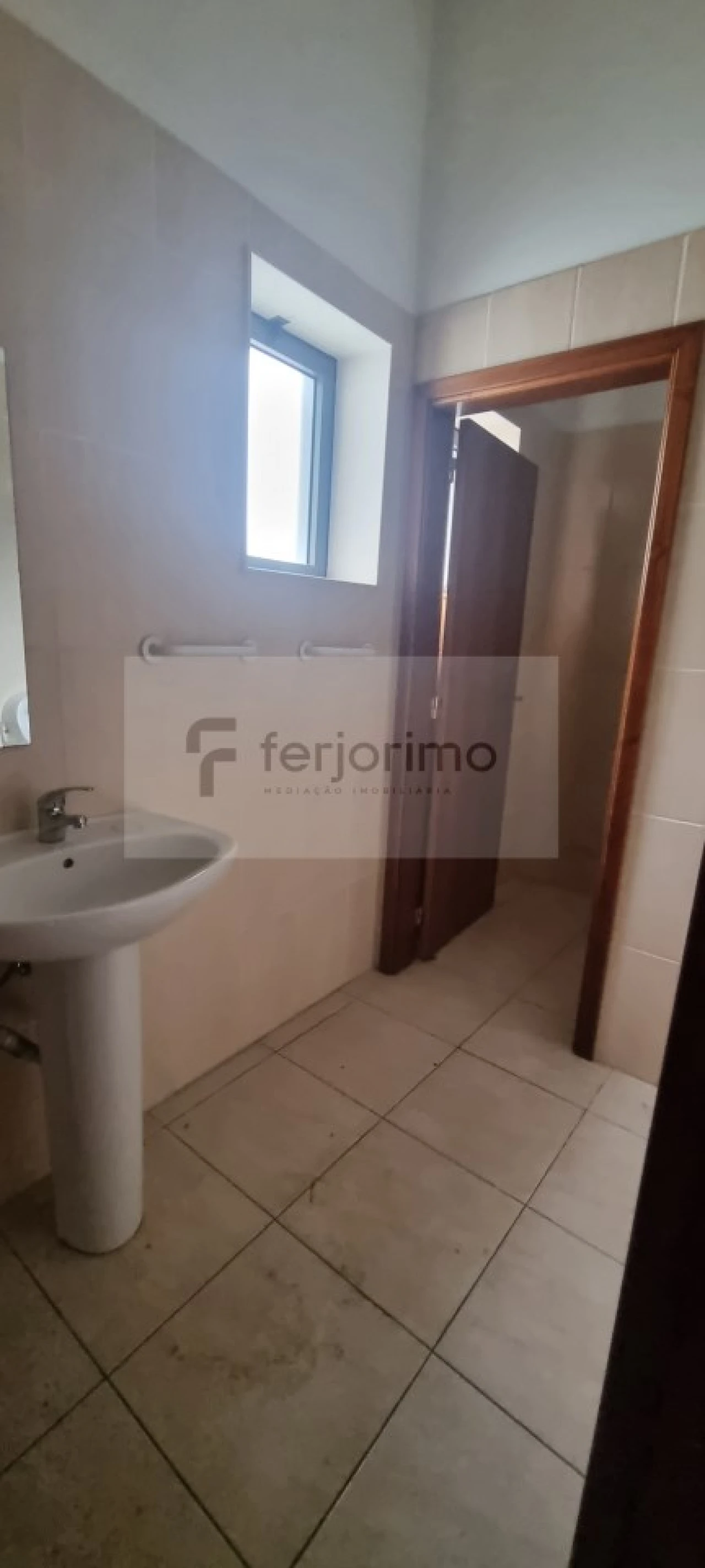 Armazém para Venda em Fermentões Foto 12