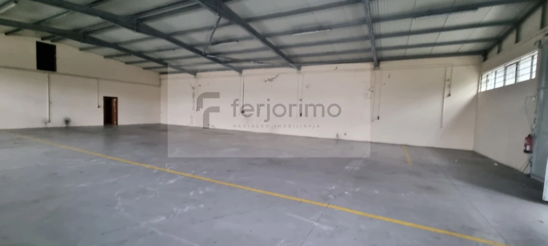 Armazém para Venda em Fermentões Foto 2