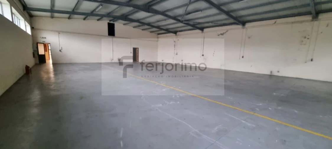 Armazém para Venda em Fermentões Foto 3