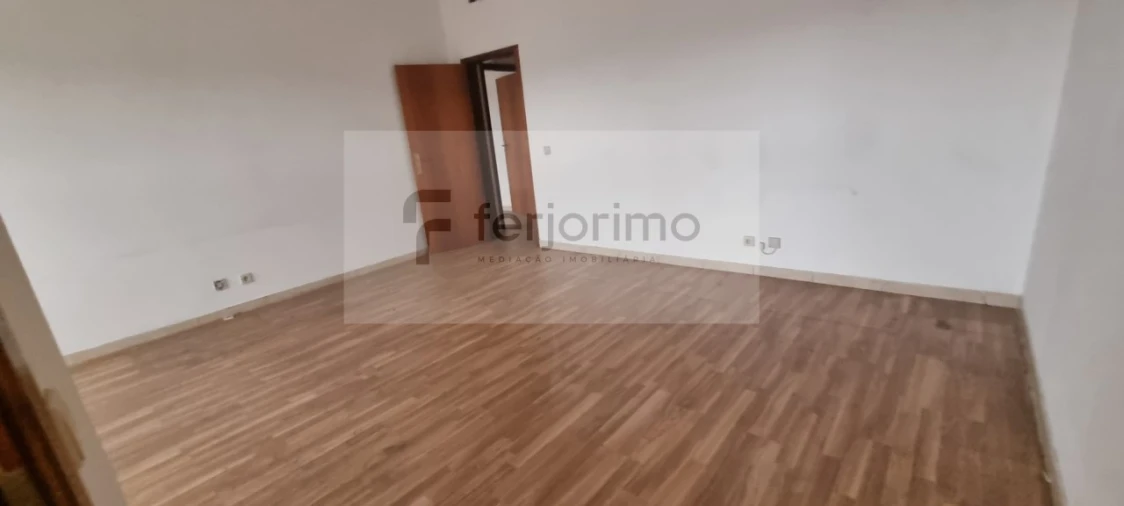 Armazém para Venda em Fermentões Foto 7