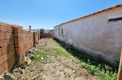 Moradia T3 para Venda em São Pedro da Cadeira
