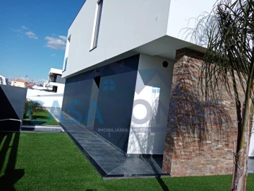Moradia T4 para Venda em Azeitão (São Lourenço e São Simão)