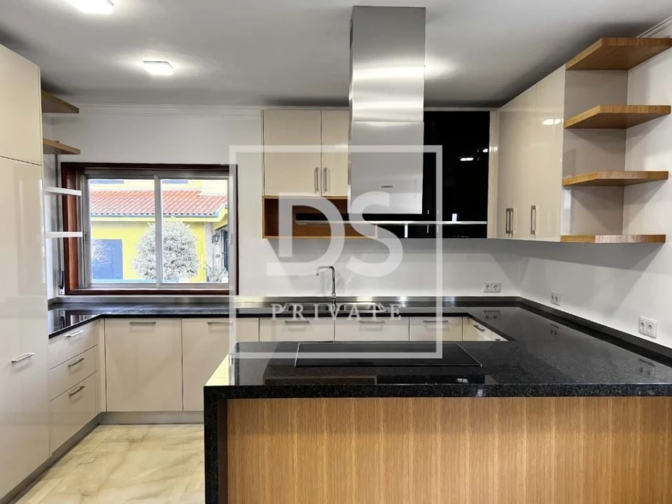 Moradia T3 para Venda em Alfena Foto 11