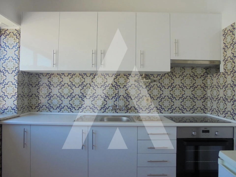 Apartamento T1 para Arrendamento em Santo Antonio dos Olivais Foto 2