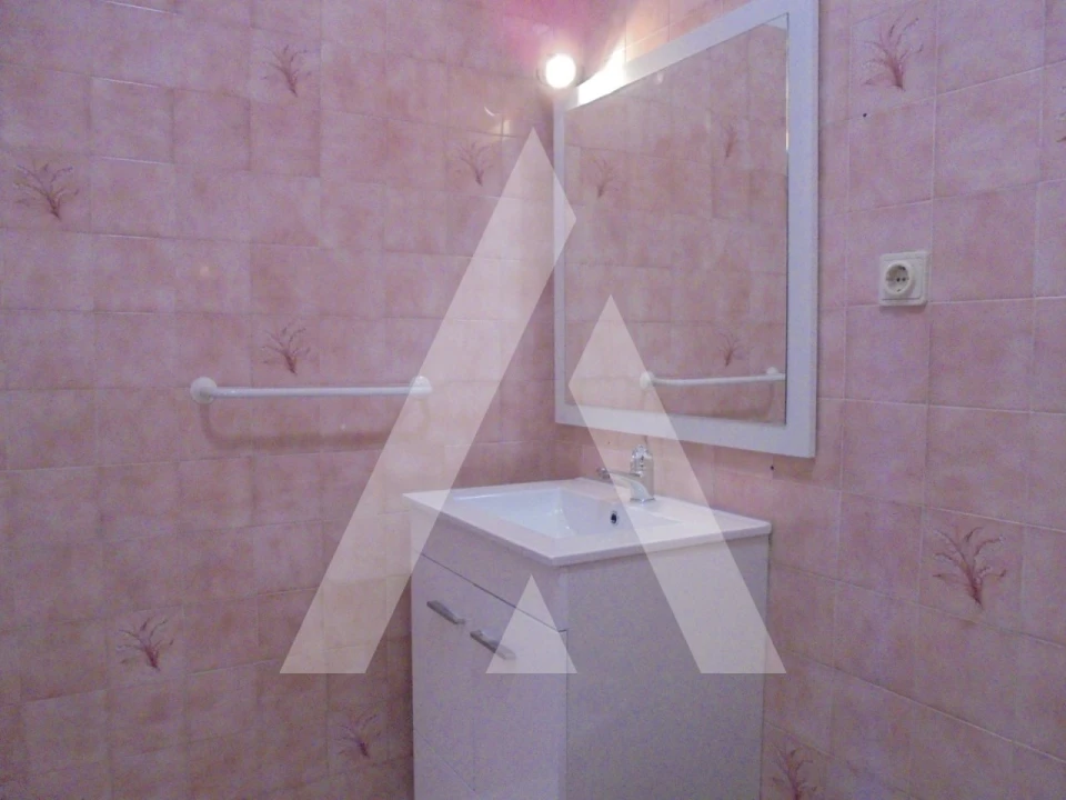 Apartamento T1 para Arrendamento em Santo Antonio dos Olivais Foto 18