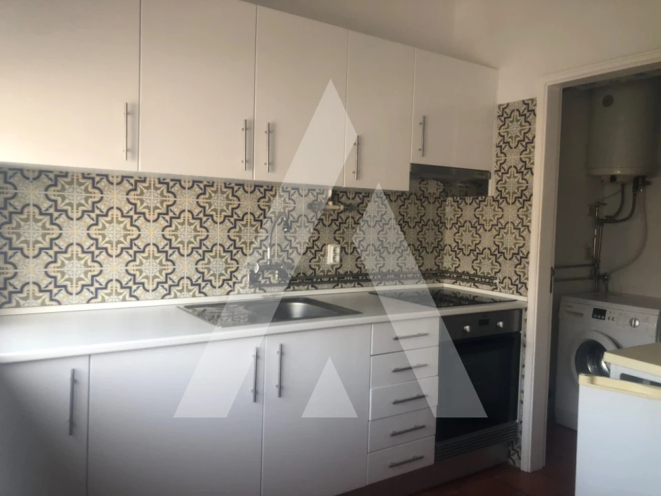Apartamento T1 para Arrendamento em Santo Antonio dos Olivais Foto 1