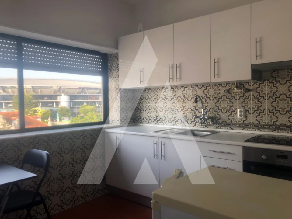 Apartamento T1 para Arrendamento em Santo Antonio dos Olivais Foto 3