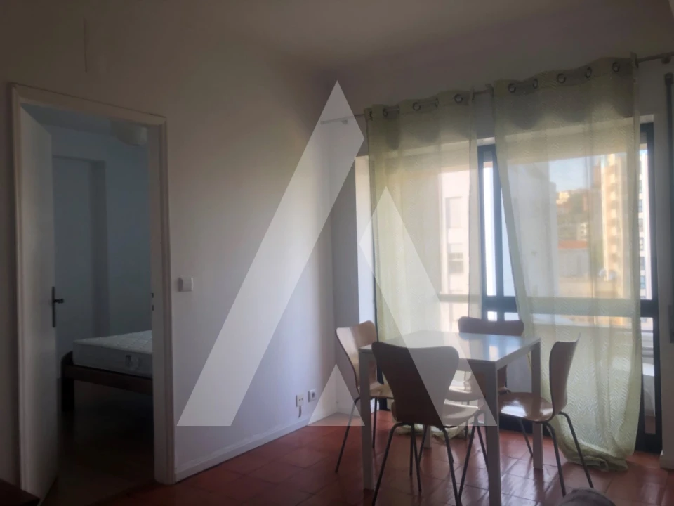 Apartamento T1 para Arrendamento em Santo Antonio dos Olivais Foto 5