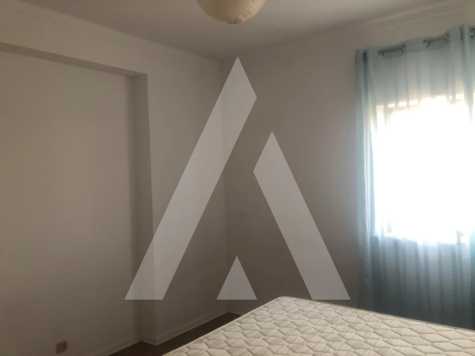 Apartamento T1 para Arrendamento em Santo Antonio dos Olivais Foto 14