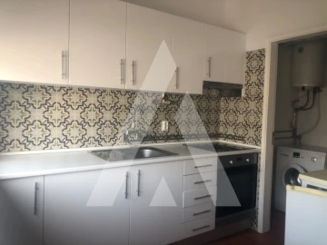 Apartamento T1 para Arrendamento em Santo Antonio dos Olivais