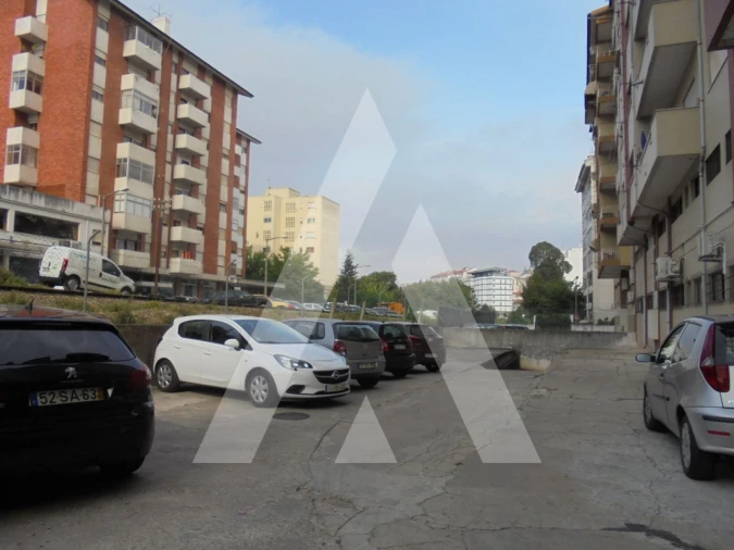 Apartamento T1 para Arrendamento em Santo Antonio dos Olivais Foto 19