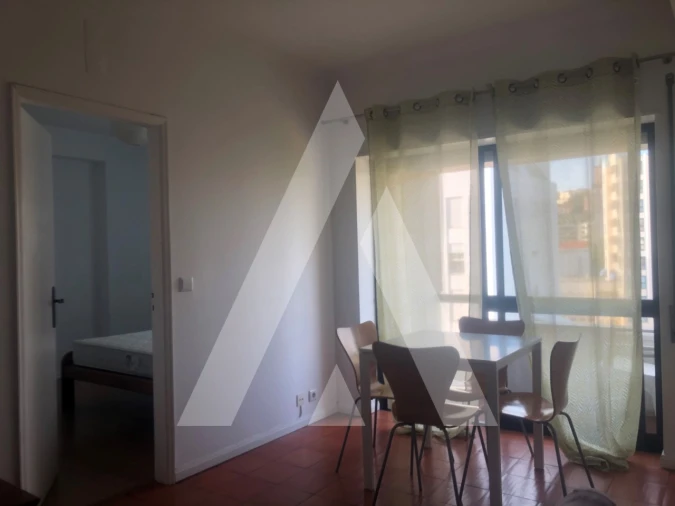 Apartamento T1 para Arrendamento em Santo Antonio dos Olivais Foto 5