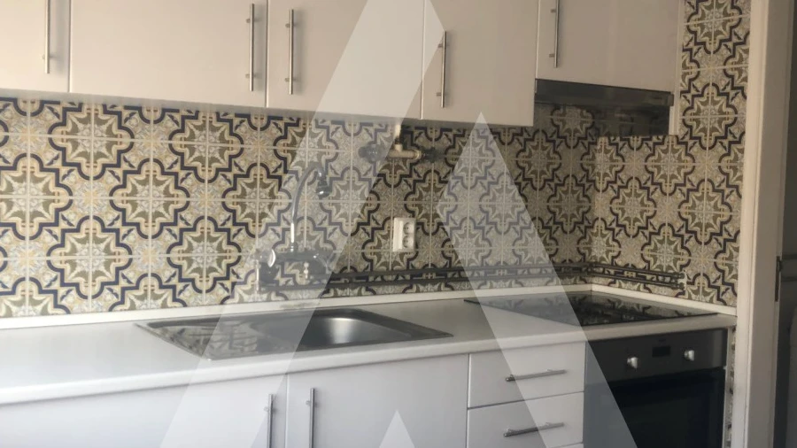 Apartamento T1 para Arrendamento em Santo Antonio dos Olivais