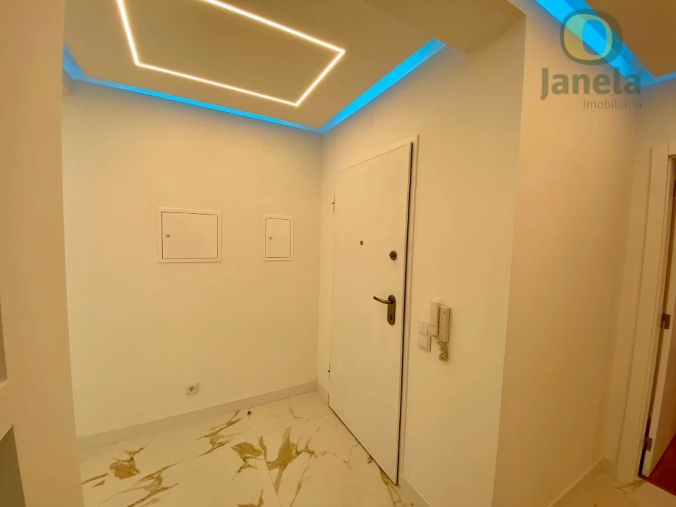 Apartamento T2 para Venda em Quarteira Foto 6