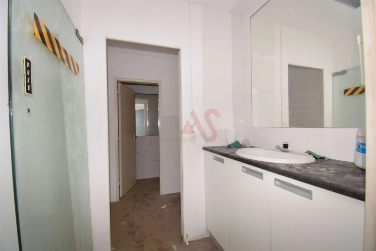 Armazém para Venda em Santa Iria de Azoia, São João da Talha e Bobadela Foto 24