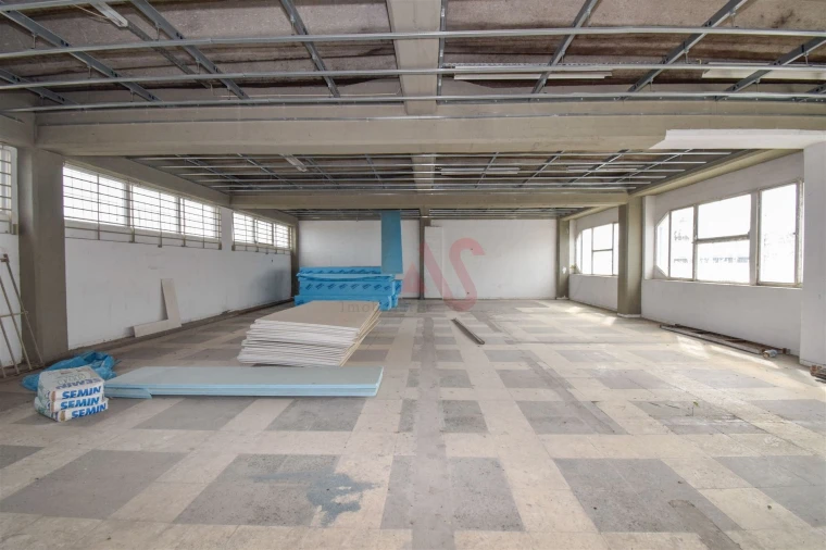 Armazém para Venda em Santa Iria de Azoia, São João da Talha e Bobadela Foto 11