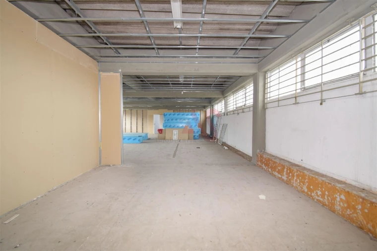 Armazém para Venda em Santa Iria de Azoia, São João da Talha e Bobadela Foto 2