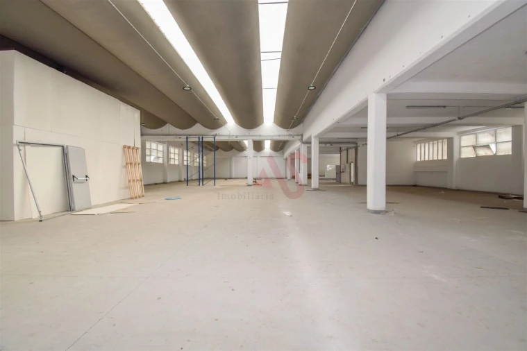 Armazém para Venda em Santa Iria de Azoia, São João da Talha e Bobadela Foto 13