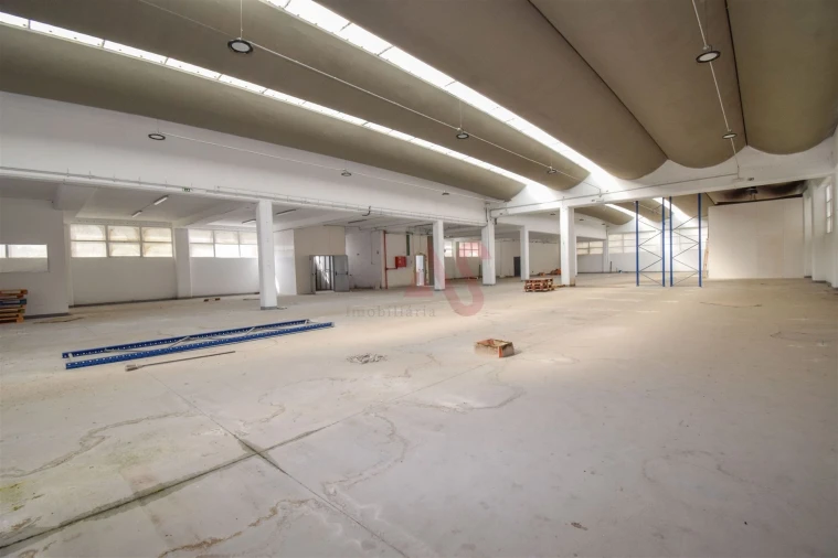 Armazém para Venda em Santa Iria de Azoia, São João da Talha e Bobadela Foto 15