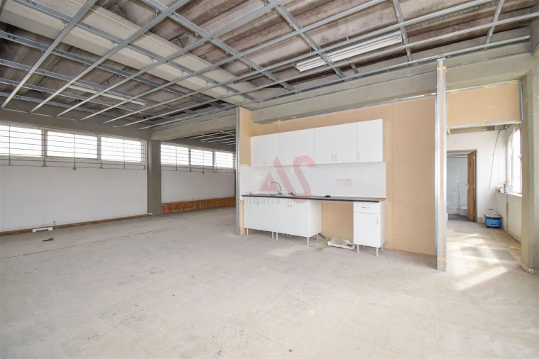 Armazém para Venda em Santa Iria de Azoia, São João da Talha e Bobadela Foto 5