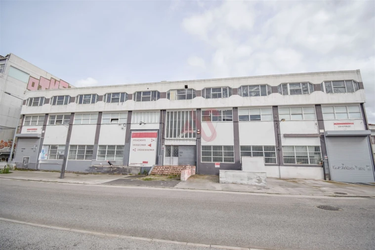 Armazém para Venda em Santa Iria de Azoia, São João da Talha e Bobadela Foto 1