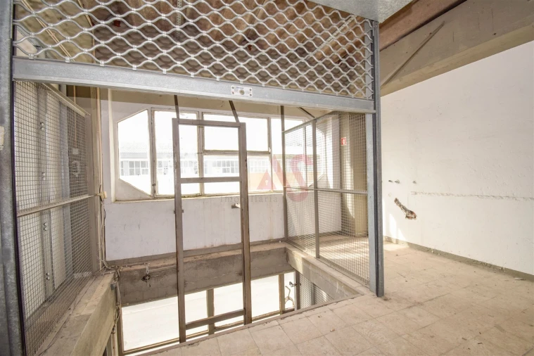 Armazém para Venda em Santa Iria de Azoia, São João da Talha e Bobadela Foto 10