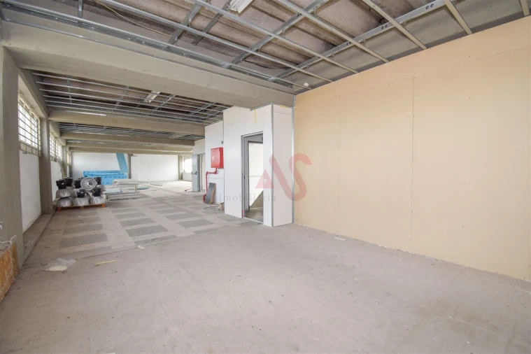 Armazém para Venda em Santa Iria de Azoia, São João da Talha e Bobadela Foto 9