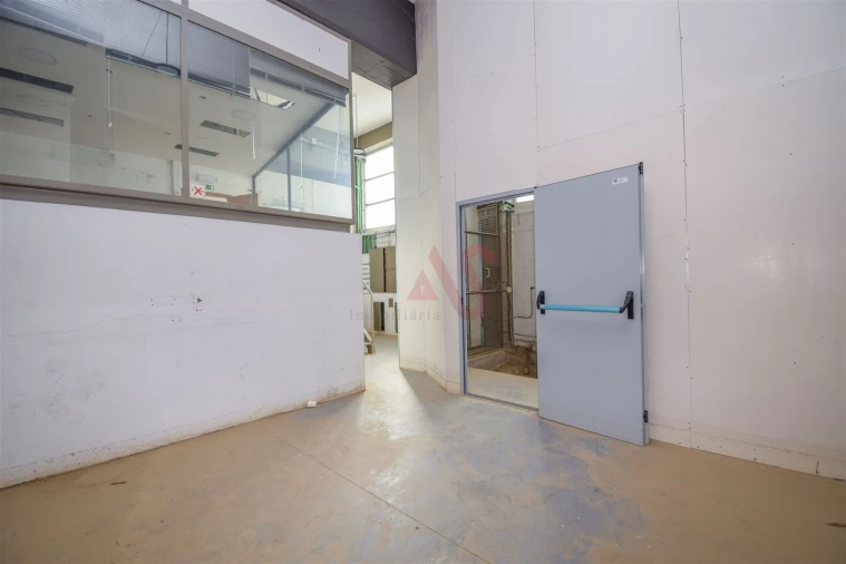 Armazém para Venda em Santa Iria de Azoia, São João da Talha e Bobadela Foto 25