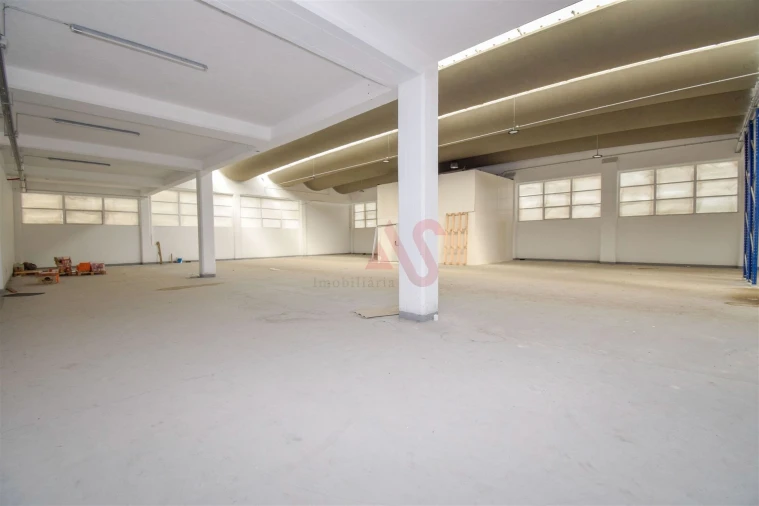 Armazém para Arrendamento em Santa Iria de Azoia, São João da Talha e Bobadela