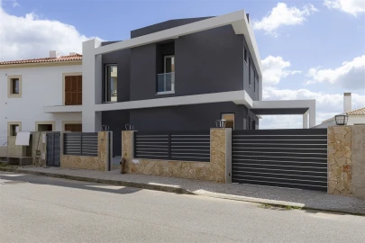 Moradia T4 para Venda em Mexilhoeira Grande