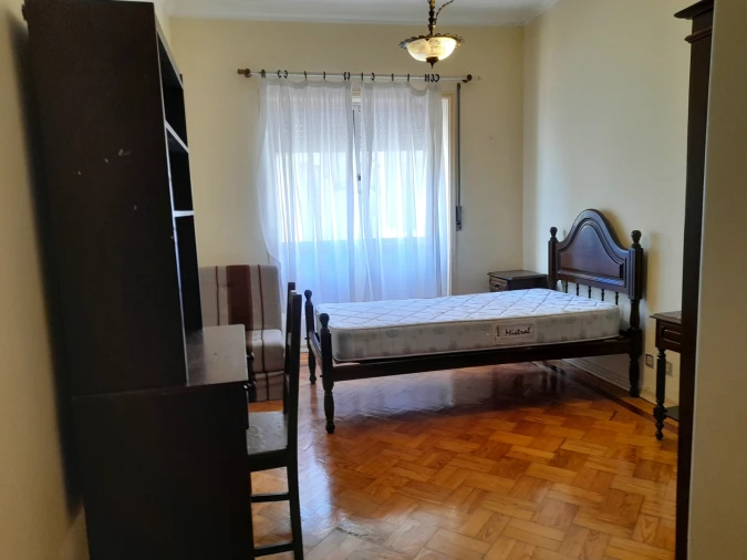 Quarto para Arrendamento em Santo Antonio dos Olivais Foto 5