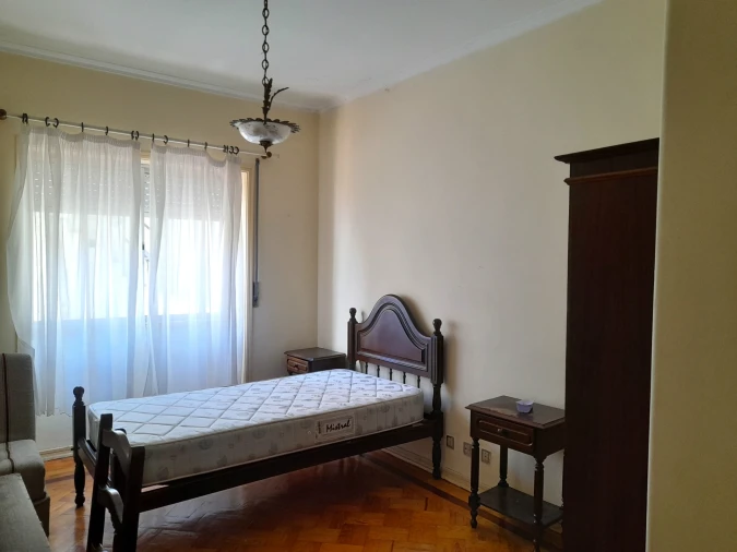 Quarto para Arrendamento em Santo Antonio dos Olivais Foto 4