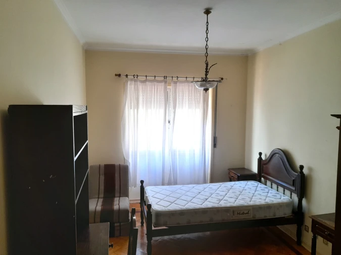 Quarto para Arrendamento em Santo Antonio dos Olivais Foto 3