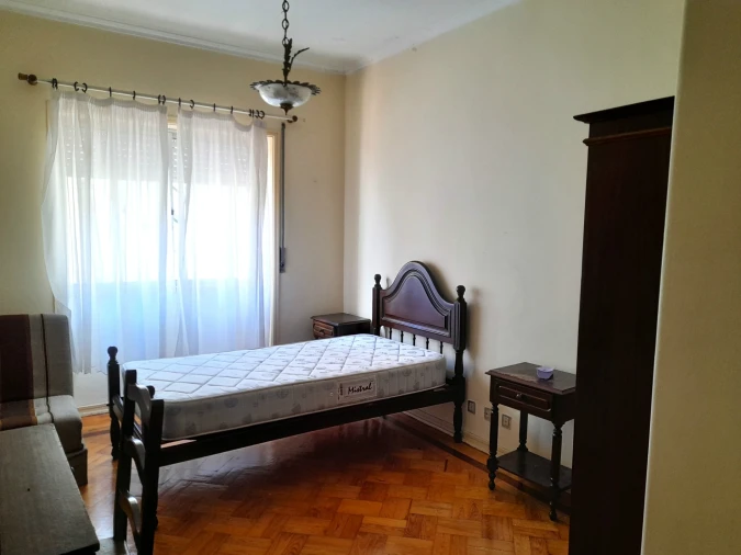 Quarto para Arrendamento em Santo Antonio dos Olivais Foto 6