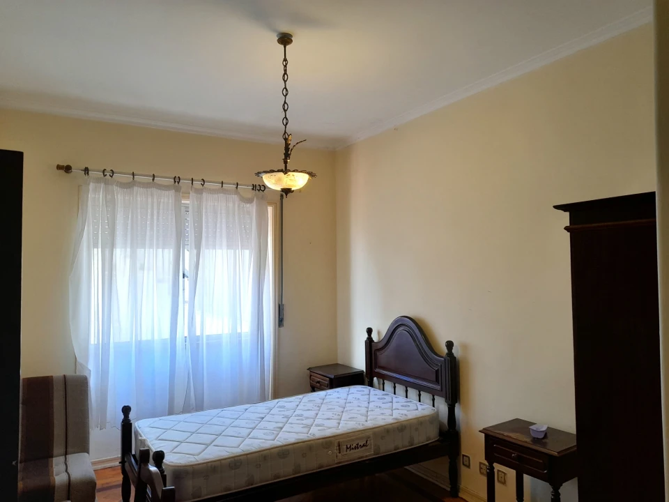 Quarto para Arrendamento em Santo Antonio dos Olivais Foto 2