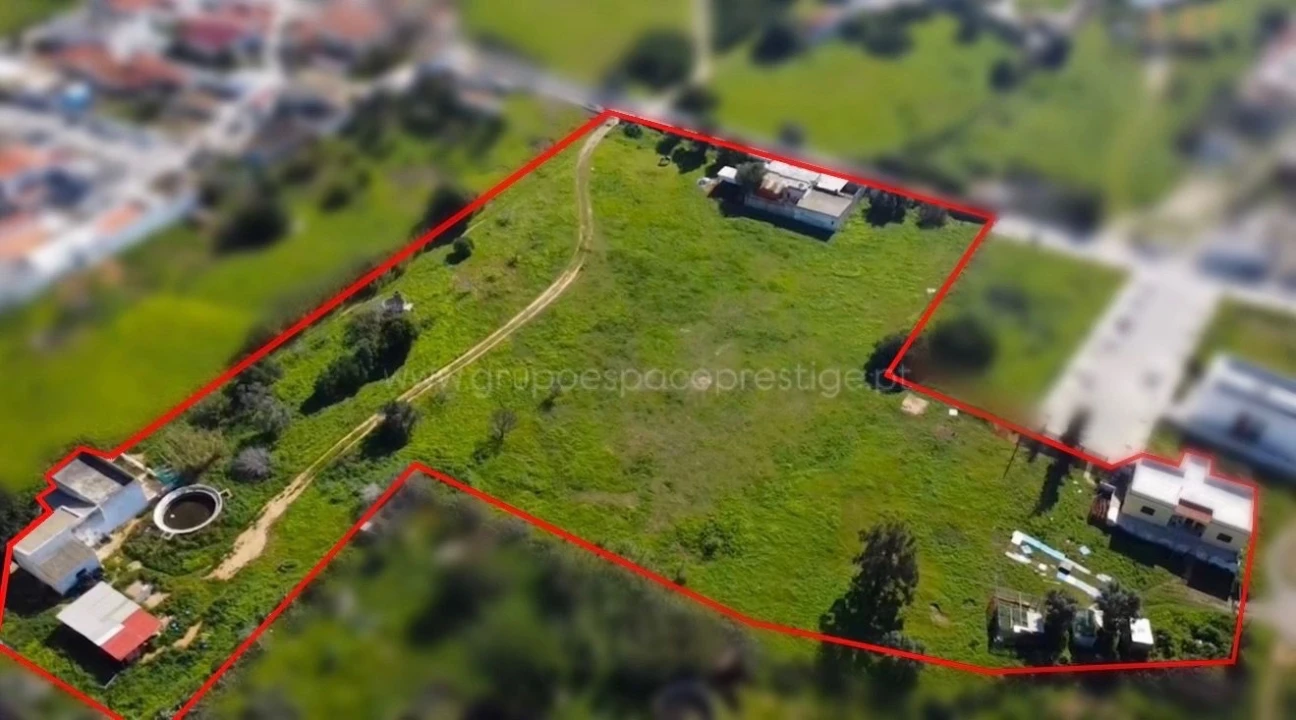 Terreno para Venda em Quelfes Foto 1