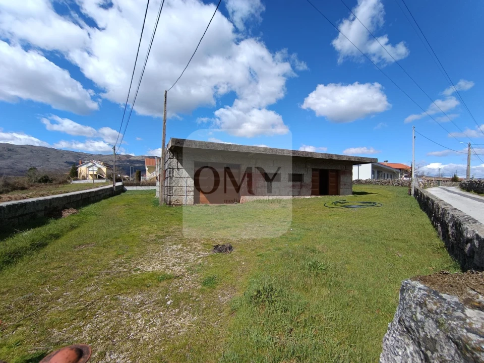 Armazém para Venda em Telões Foto 1